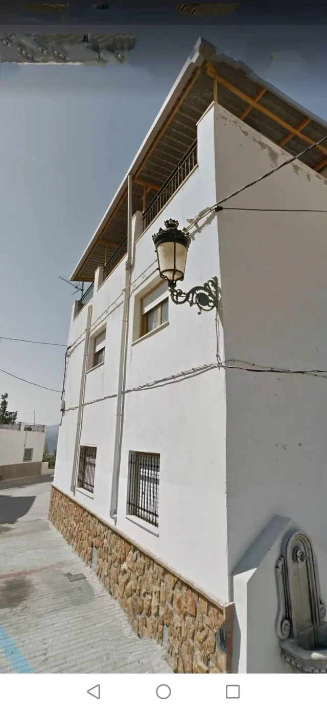 CASA FAMILIAR EN URRÁCAL ( ALMERÍA ) DE CINCO habitaciones.
