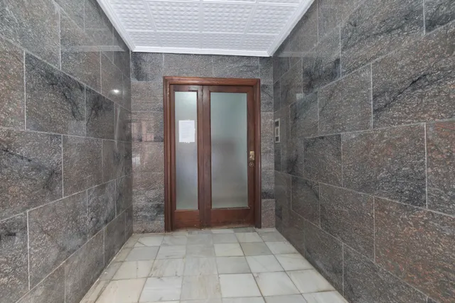 Se vende este gran piso junto Corazón de Jesús con 5 habitaciones y 5 baños ideal como inversión para rentabilizarlo!!! — 33