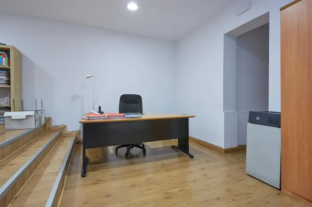 Oficina en venta en calle de nàpols — 6