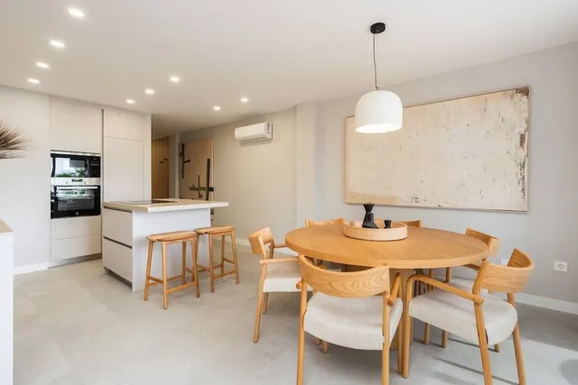 Exclusivo apartamento reformado a estrenar en primera línea de playa, con vistas al mar en el Puerto de Estepona — 11