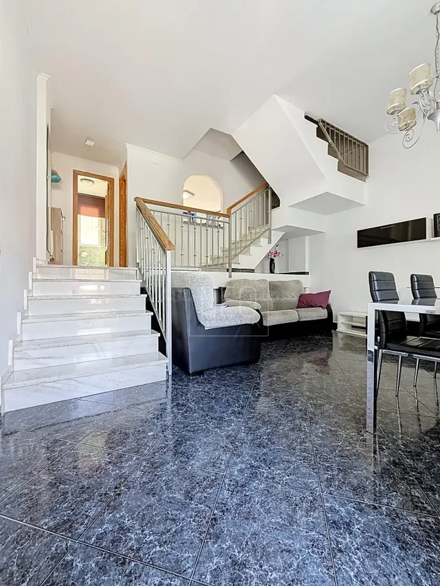 PISO EN ABDERRAMAN, LAS GABIAS.