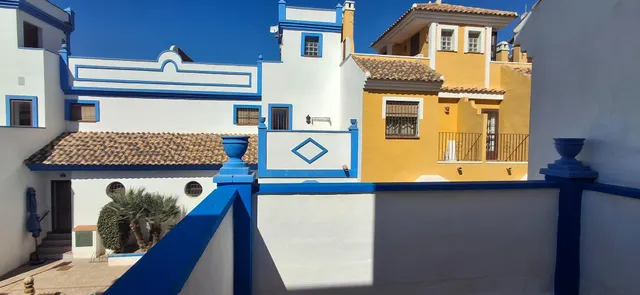 PRECIOSO DÚPLEX ADOSADO ESTILO MEDITERRÁNEO — 45