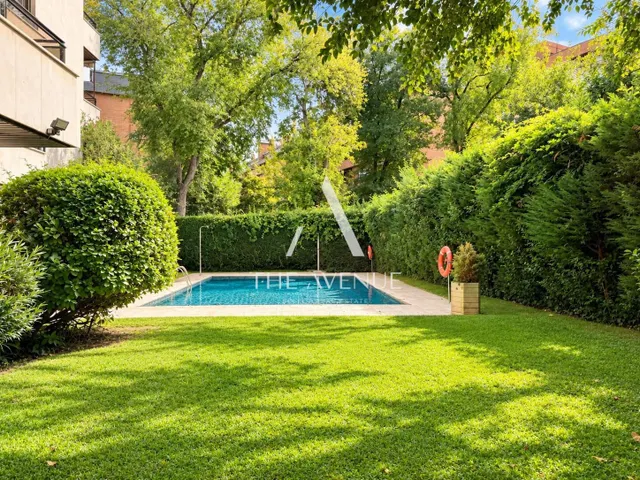 En una de las mejores urbanizaciónes de la zona coqueto piso con terraza  piscina y plaza de apracamiento — 37