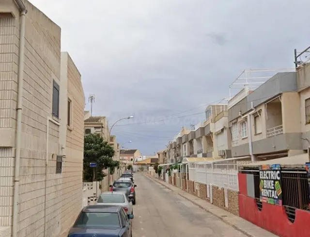 Venta de Casa Adosada en San Pedro del Pinatar (Murcia) - foto 2