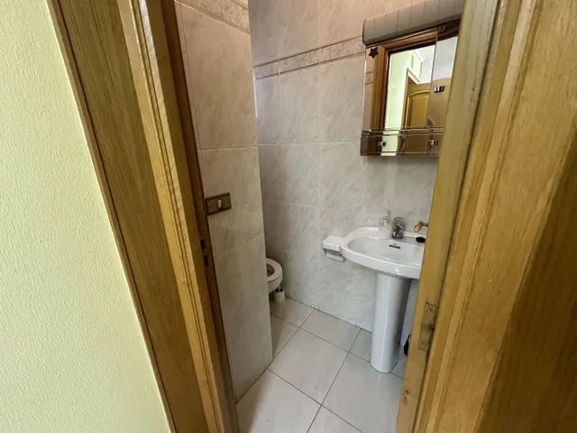 Primera Planta en Venta en Calle de la Reina — 33