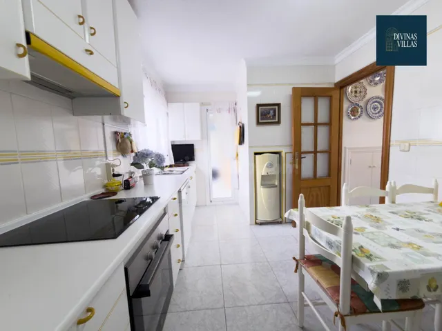 Piso en venta a 100 m de la playa de Las Delicias - foto 3