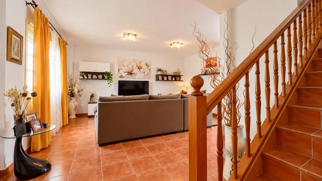 Vivienda unifamiliar de 194 m2 con patio privado y amplio ga - foto 3