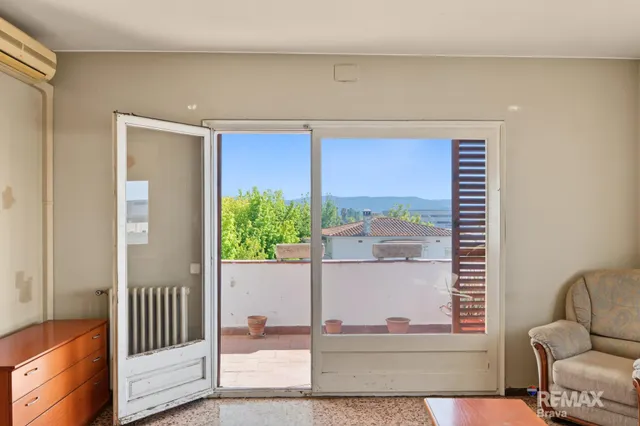Girona, Domeny | Gran Oportunidad: Edificio de 702 m2 con Taller, Vivienda y Patio — 13