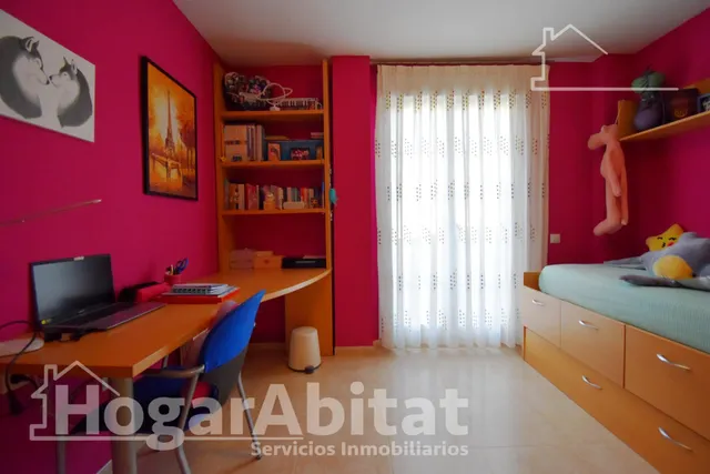 ADOSADO CON 3 TERRAZAS, BALCÓN, PISCINA Y GARAJE — 36