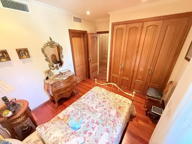 Venta Pleno Dominio Amplio piso luminoso de 216 m2 en urbanización con piscina y vigilancia 24h · Aravaca — 14