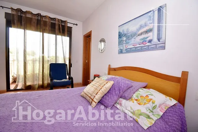 CHALET SEMINUEVO CON GARAJE, PISCINA Y AMPLIA PARCELA — 23