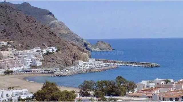 Oportunidad única para promotores: solar para 15 viviendas a 500 metros de la playa de San José — 15