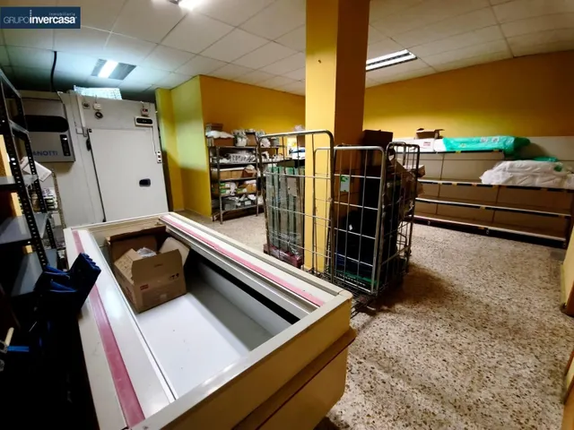 Gran local comercial de 261 m2 situado en zona céntrica de Vilamarxant (Valencia). — 21