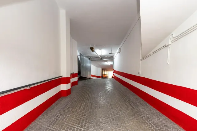 Garaje en Camino de Ronda junta a Recojidas. — 9