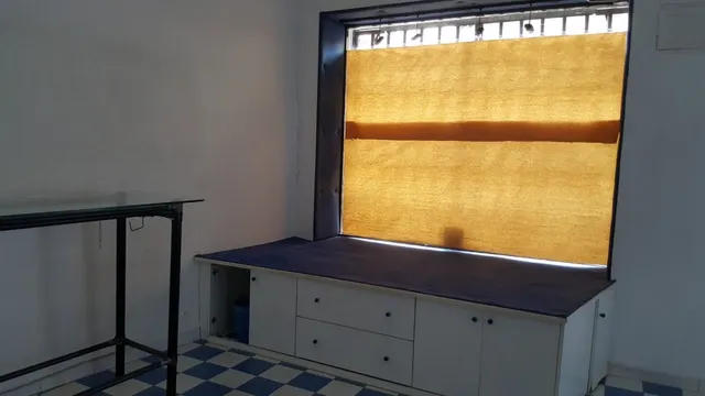 Local  en el centro de la población — 9