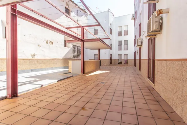 Se vende piso en planta baja en el centro (vpo) — 30