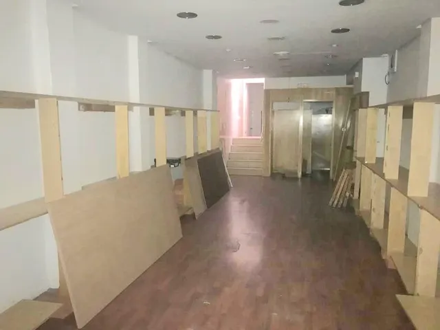 Impresionante local comercial esquinero en el centro de Castellón — 8