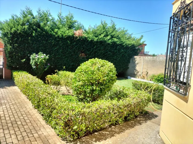 Amplia Casa en Melgar de Fernamental con Jardín y Terraza — 15