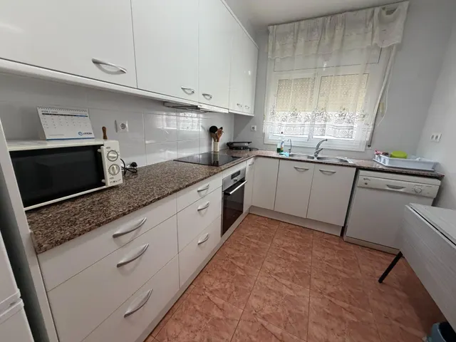 VIVIENDA ADOSADA DE 3 PLANTAS CON GARAJE , 4 habitaciones , AMPLIAS TERRAZAS EN SEGUR DE CALAFELL. — 14