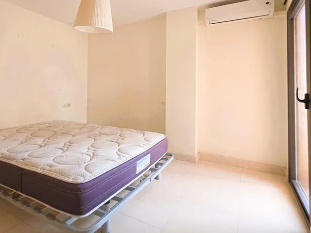 Magnífica y espaciosa casa adosada de 4 plantas (aprox. 176 m2). Varias terrazas y gran zona de piscina comunitaria. Cerca de campos de golf, La Zenia Boulevard, y a poco más de 5 km de las playas. — 18