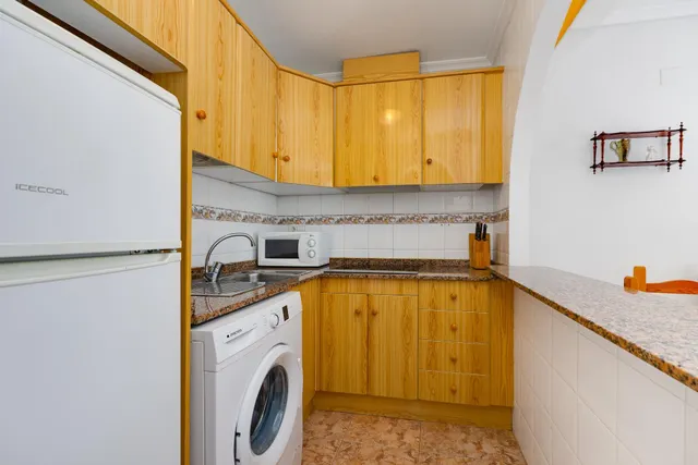 Apartamento de 1 dormitorio con orientación este en el centro de Torrevieja!!! — 6