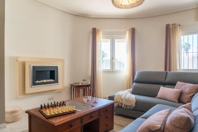 Maravillosa villa de una sola planta (aprox. 161 m2) con gran piscina privada. Cerca de colegios, del La Zenia Boulevard, ¡y a tan solo 15 minutos a pie de Playa Flamenca! — 15