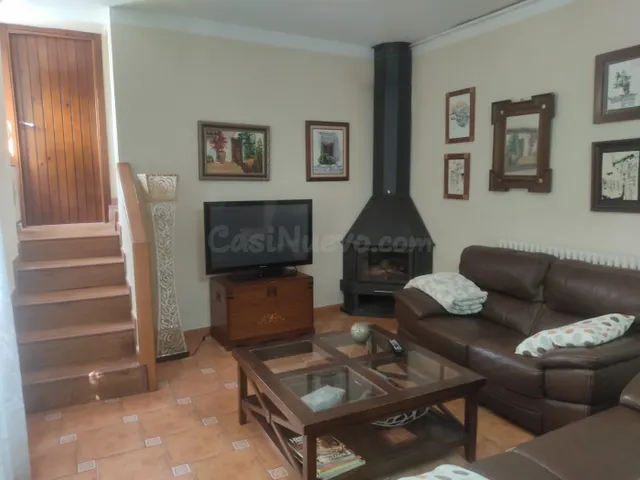EXCELENTE CHALET REFORMADO UBICADO EN ZONA URBANA EN EL PARA - foto 2