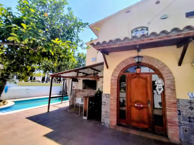 Casa esquinera en venta en pleno centro de Sant Pere de Ribe - foto 3