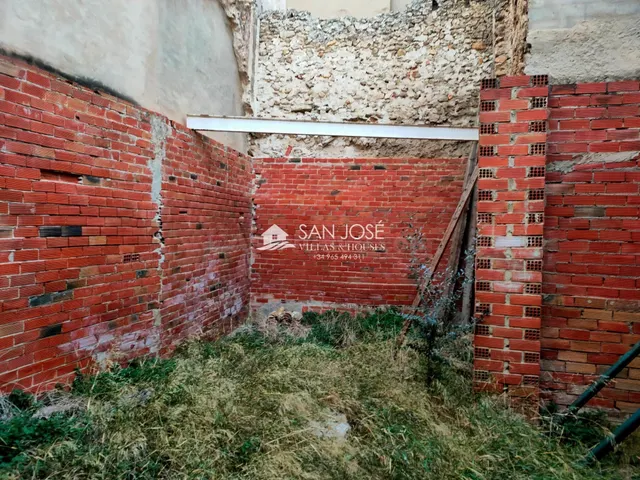 VENTA DE CASA SOLAR EN ASPE, ZONA CENTRO - foto 2