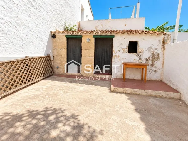 Casa céntrica con patio y 6 habitaciones en Mahón. — 4