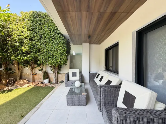 APARTAMENTO CON JARDÍN PRIVADO DE 30 M2 EN CAMPOAMOR. 3 DORM. 2 BAÑOS. CON PISCINA COMUN.SUPERFICIE DE 93 M2. — 6