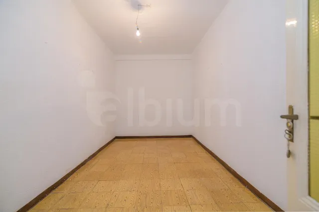 Espectacular vivienda esquinera con siete balcones frente al Mercat del Born — 27