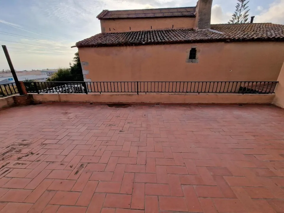CASA EN CABRILS