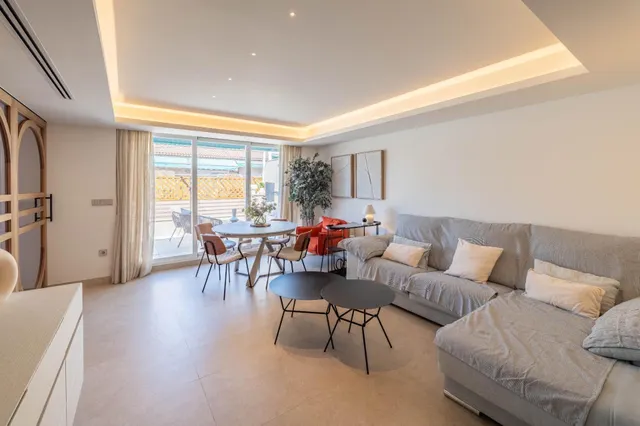 Impresionante Vivienda de Lujo con Diseño Moderno y Comodidades Exclusivas — 29