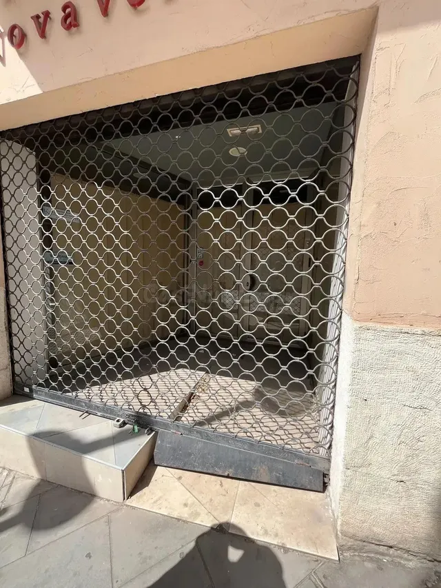 Alquiler de local en Calle Na Saurina d'Entença, 69 — 2