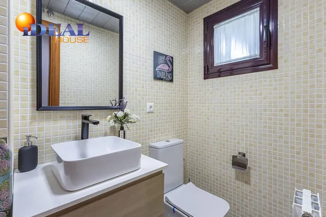 Amplia casa de 182 m2 con patio, gran sótano y a menos de 5 minutos del metro — 14