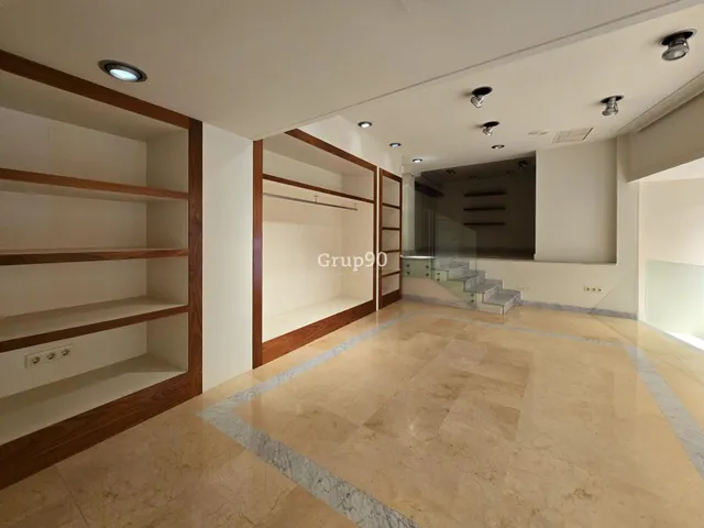 LOCAL COMERCIAL EN ZONA RICARDO VINYES — 13