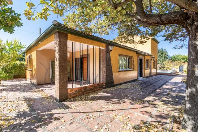 Chalet independiente con piscina y pista de tenis en Alfacar — 23