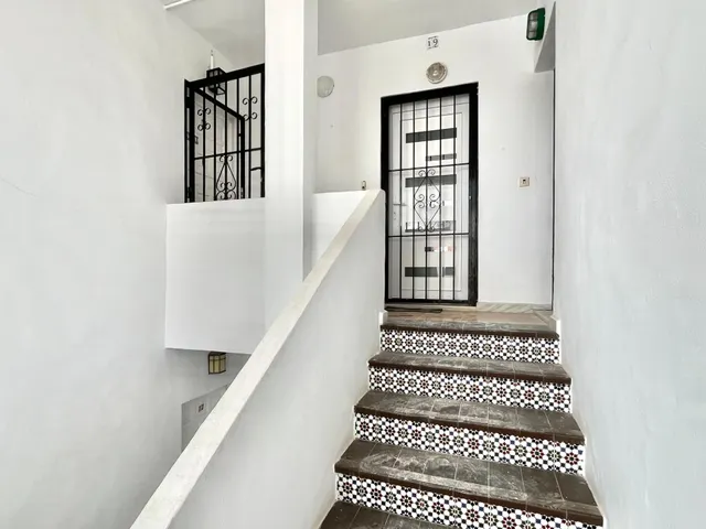 Apartamento con terraza, provincia de Alicante, Torrevieja. 1 habitación, 38 m2, 1 kilómetro al mar — 18