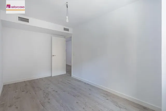 Piso reformado en Avenida Barcelona — 12
