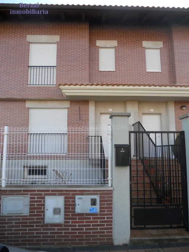 Chalet en venta en Navarrete. Muy amplio. A estrenar. - foto 2