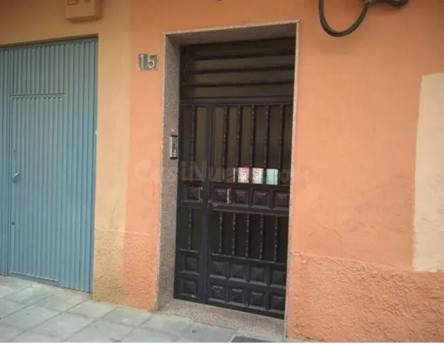 SE VENDE piso OKUPA en C Olivo El 15 de Almería - foto 3