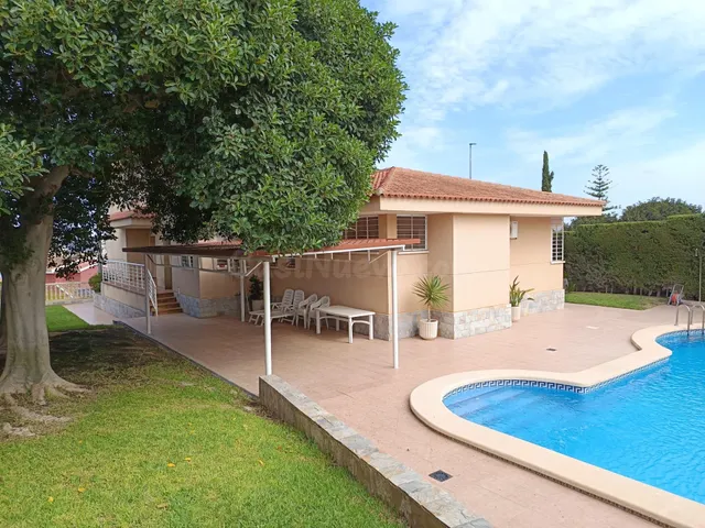 CHALET INDEPENDIENTE CON PISCINA, ZONA DEPORTIVA Y VISTAS PA - foto 4
