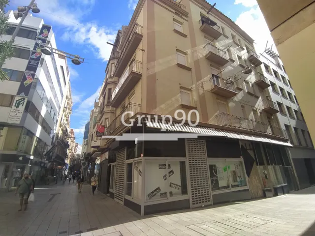 OPORTUNIDAD PARA TU NEGOCIO !! LOCAL EN EL EIX COMERCIAL — 2
