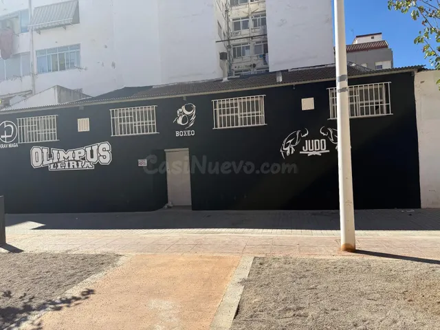 SE VENDE PLANTA BAJA — 2