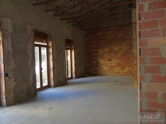 Se alquila escaleta para uso comercial en Jorge Juan. /HH Asesores, Inmobiliaria en Burjassot/. — 13