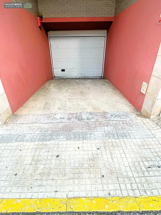 Plaza de aparcamiento de 11m2 cerca del campo de fútbol de L - foto 5