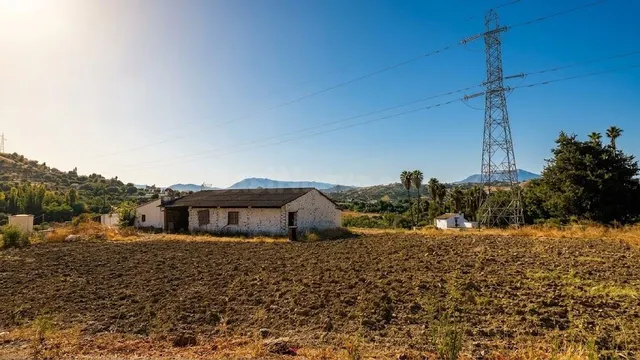 EXCLUSIVA FINCA RÚSTICA DE 7.500 M2 CON 292 M2 CONSTRUIDOS,  - foto 5