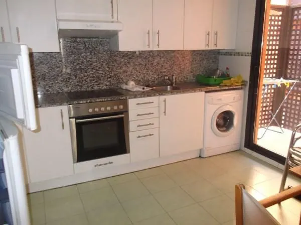 Vivienda con garaje y piscina — 22