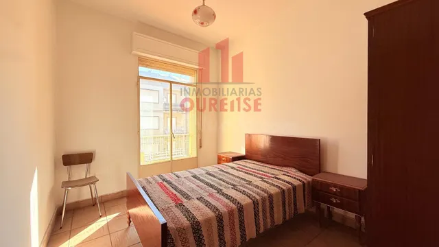 LUMINIOSA VIVIENDA PARA REFORMAR CON ASCENSOR EN O COUTO - foto 4